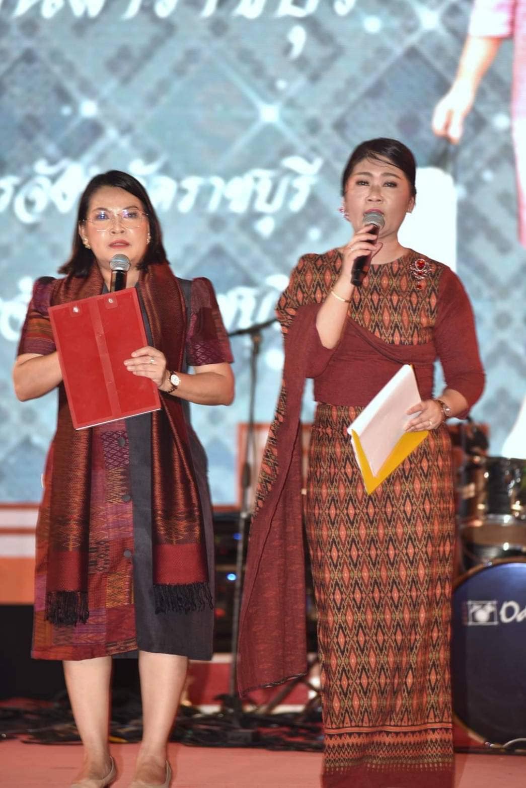 📣 พช.ราชบุรี /จ.ราชบุรี จัดยิ่งใหญ่ เดินแบบผ้าไทยใส่ให้สนุก “ภูษาศิลป์ ถิ่นผ้าราชบุรี ” ในงานท่องเที่ยวราชบุรี ของดีเมืองโอ่งและงานกาชาดประจำปี 2567