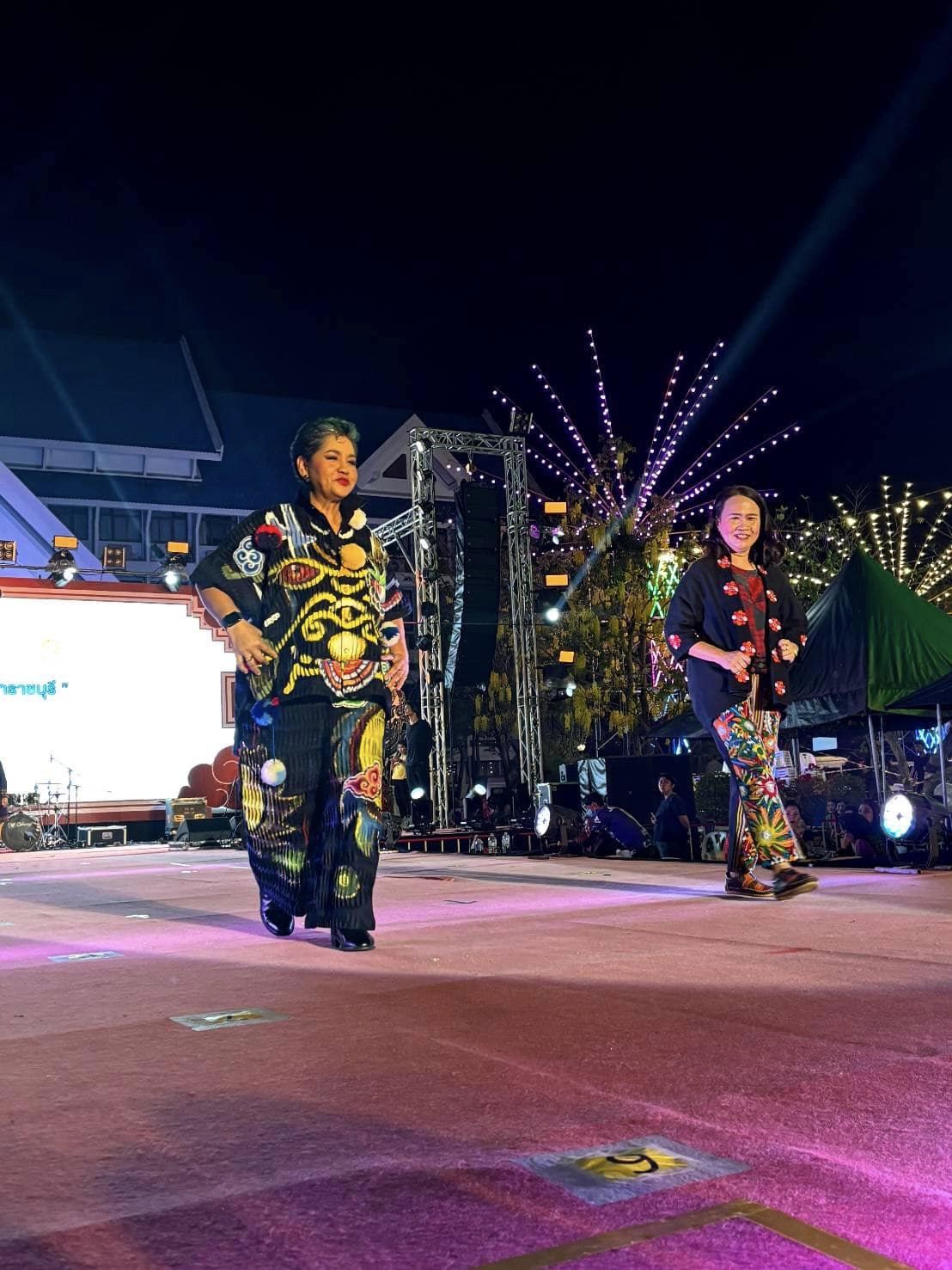 📣 พช.ราชบุรี /จ.ราชบุรี จัดยิ่งใหญ่ เดินแบบผ้าไทยใส่ให้สนุก “ภูษาศิลป์ ถิ่นผ้าราชบุรี ” ในงานท่องเที่ยวราชบุรี ของดีเมืองโอ่งและงานกาชาดประจำปี 2567