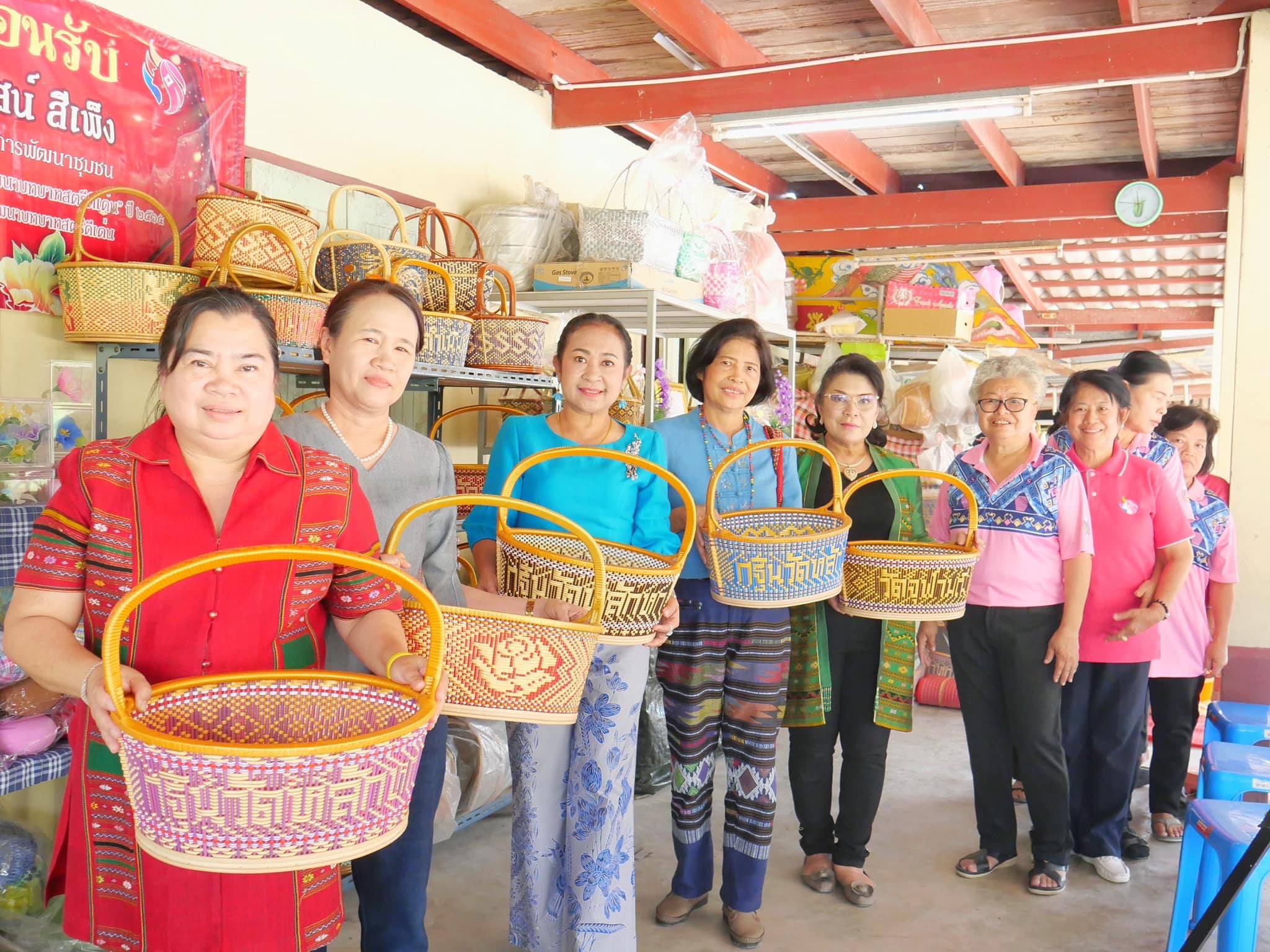📣 พช.ราชบุรี/มมท.ราชบุรี ลงพื้นที่ส่งเสริมการสร้างอาชีพให้กลุ่มสตรีในพื้นที่ ติดตามการต่อยอดการพัฒนาผลิตภัณฑ์ OTOP สร้างงาน สร้างรายได้ พัฒนาคุณภาพชีวิต พัฒนาสตรีให้เกิดความยั่งยืนทุก ๆ ด้าน