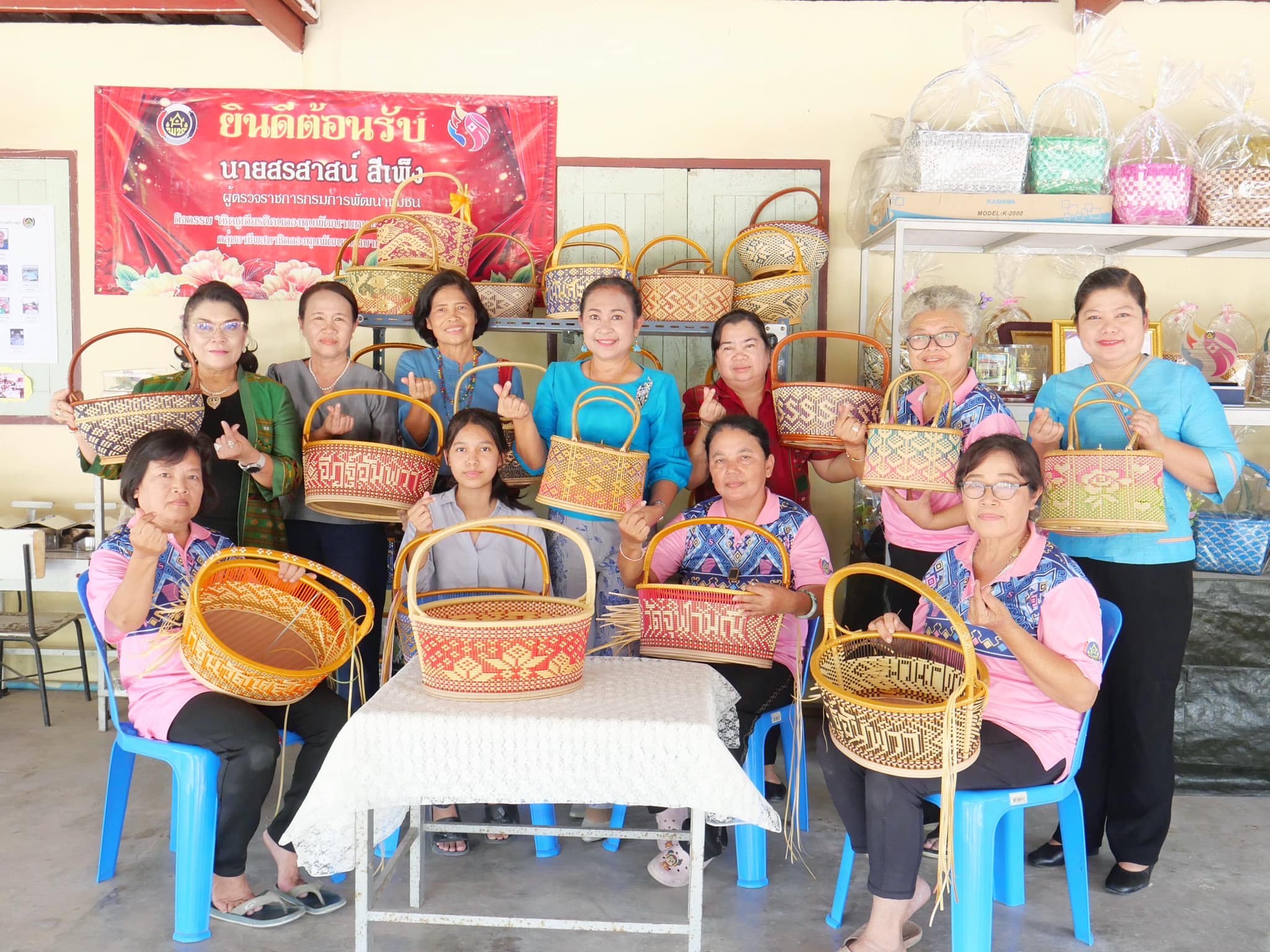 📣 พช.ราชบุรี/มมท.ราชบุรี ลงพื้นที่ส่งเสริมการสร้างอาชีพให้กลุ่มสตรีในพื้นที่ ติดตามการต่อยอดการพัฒนาผลิตภัณฑ์ OTOP สร้างงาน สร้างรายได้ พัฒนาคุณภาพชีวิต พัฒนาสตรีให้เกิดความยั่งยืนทุก ๆ ด้าน