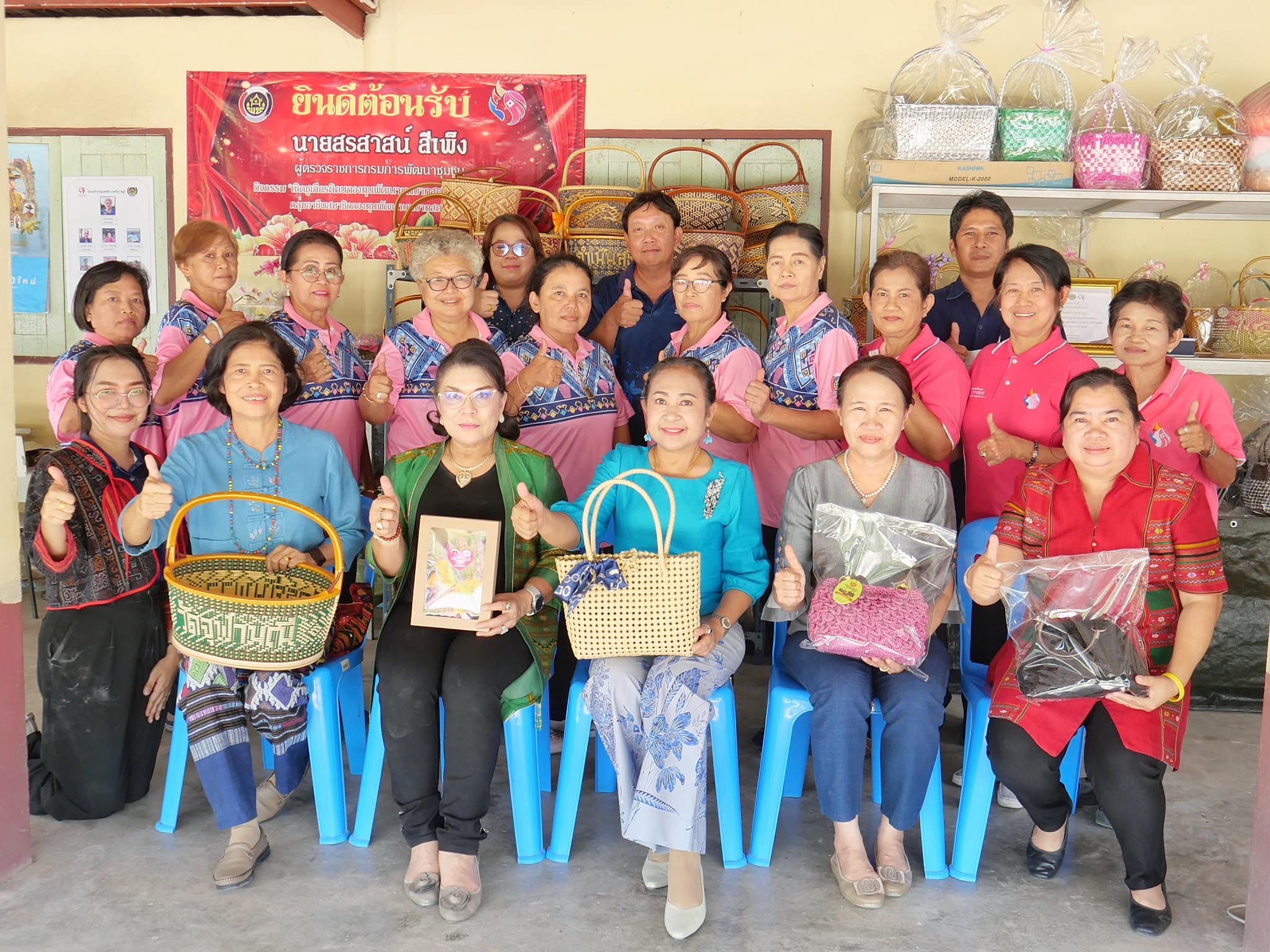 📣 พช.ราชบุรี/มมท.ราชบุรี ลงพื้นที่ส่งเสริมการสร้างอาชีพให้กลุ่มสตรีในพื้นที่ ติดตามการต่อยอดการพัฒนาผลิตภัณฑ์ OTOP สร้างงาน สร้างรายได้ พัฒนาคุณภาพชีวิต พัฒนาสตรีให้เกิดความยั่งยืนทุก ๆ ด้าน