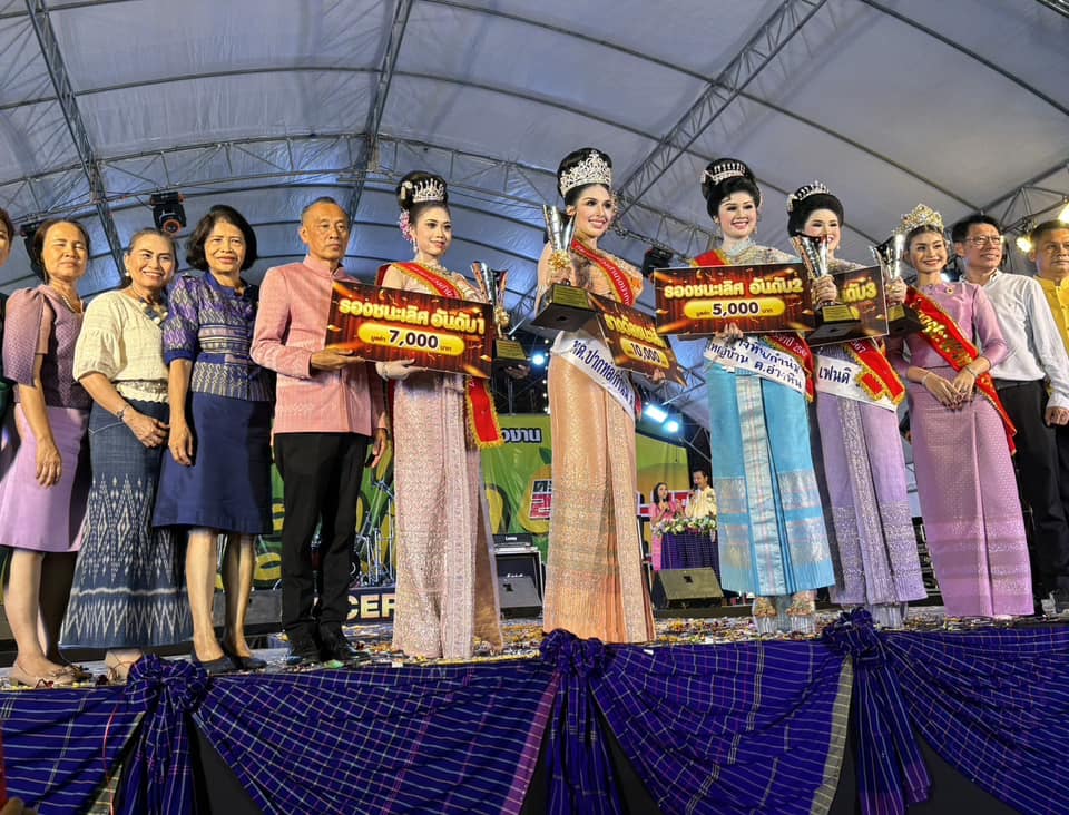 🥭 พช.ราชบุรี ร่วมเป็นคณะกรรมการตัดสินการประกวดธิดามะม่วง ในงาน”วันมะม่วงและของดีอำเภอปากท่อ ครั้งที่ 25 ประจำปี 2567″ 🥭