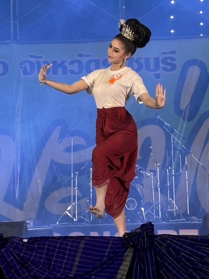 🥭 พช.ราชบุรี ร่วมเป็นคณะกรรมการตัดสินการประกวดธิดามะม่วง ในงาน”วันมะม่วงและของดีอำเภอปากท่อ ครั้งที่ 25 ประจำปี 2567″ 🥭