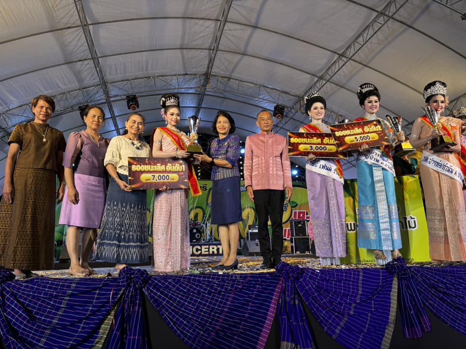 🥭 พช.ราชบุรี ร่วมเป็นคณะกรรมการตัดสินการประกวดธิดามะม่วง ในงาน”วันมะม่วงและของดีอำเภอปากท่อ ครั้งที่ 25 ประจำปี 2567″ 🥭