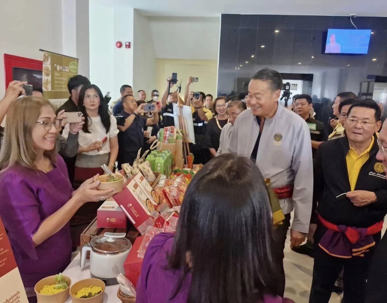 📣 ราชบุรี สุดปลื้ม โชว์สินค้าโอทอปต้อนรับนายเศรษฐา ทวีสิน นายกรัฐมนตรี และคณะตรวจราชการ ทัวร์นกขมิ้นบุรีที่ 3 เยี่ยมชมให้กำลังใจบูธสินค้า OTOP และผลิตภัณฑ์ชุมชน ของดีจังหวัดราชบุรี