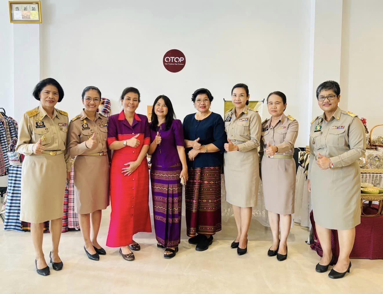 📣 ราชบุรี สุดปลื้ม โชว์สินค้าโอทอปต้อนรับนายเศรษฐา ทวีสิน นายกรัฐมนตรี และคณะตรวจราชการ ทัวร์นกขมิ้นบุรีที่ 3 เยี่ยมชมให้กำลังใจบูธสินค้า OTOP และผลิตภัณฑ์ชุมชน ของดีจังหวัดราชบุรี