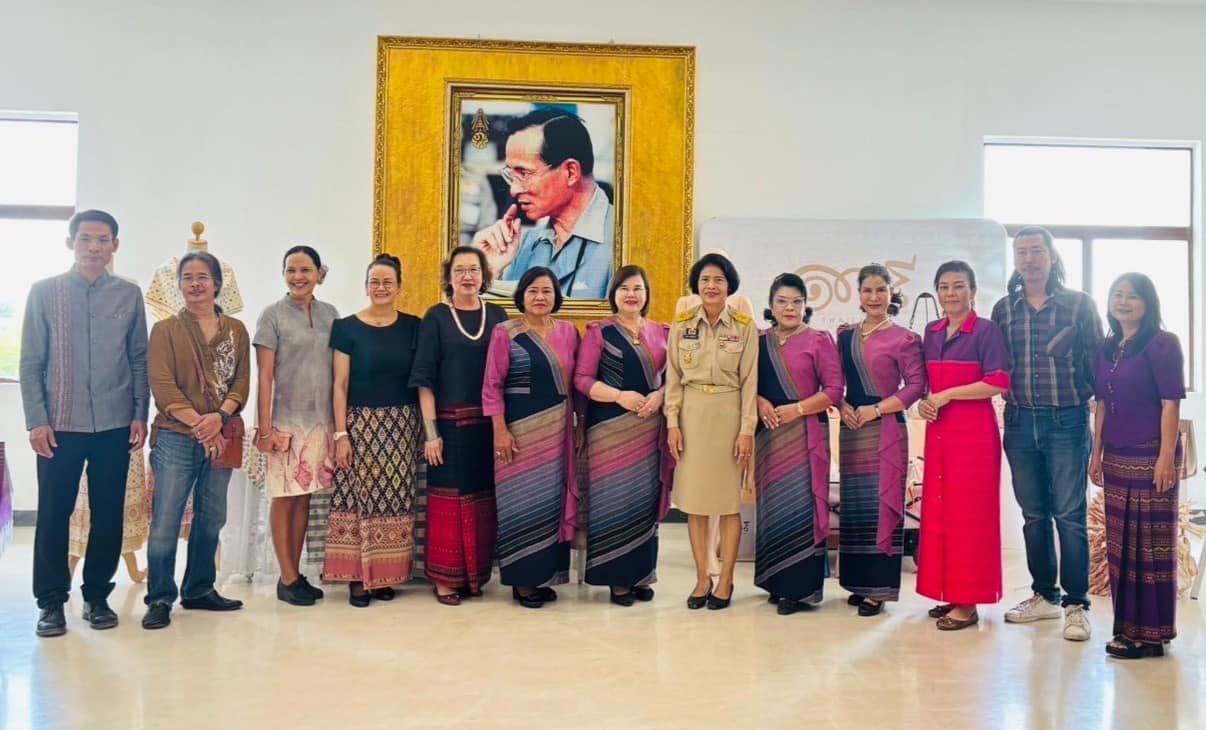 📣 ราชบุรี สุดปลื้ม โชว์สินค้าโอทอปต้อนรับนายเศรษฐา ทวีสิน นายกรัฐมนตรี และคณะตรวจราชการ ทัวร์นกขมิ้นบุรีที่ 3 เยี่ยมชมให้กำลังใจบูธสินค้า OTOP และผลิตภัณฑ์ชุมชน ของดีจังหวัดราชบุรี