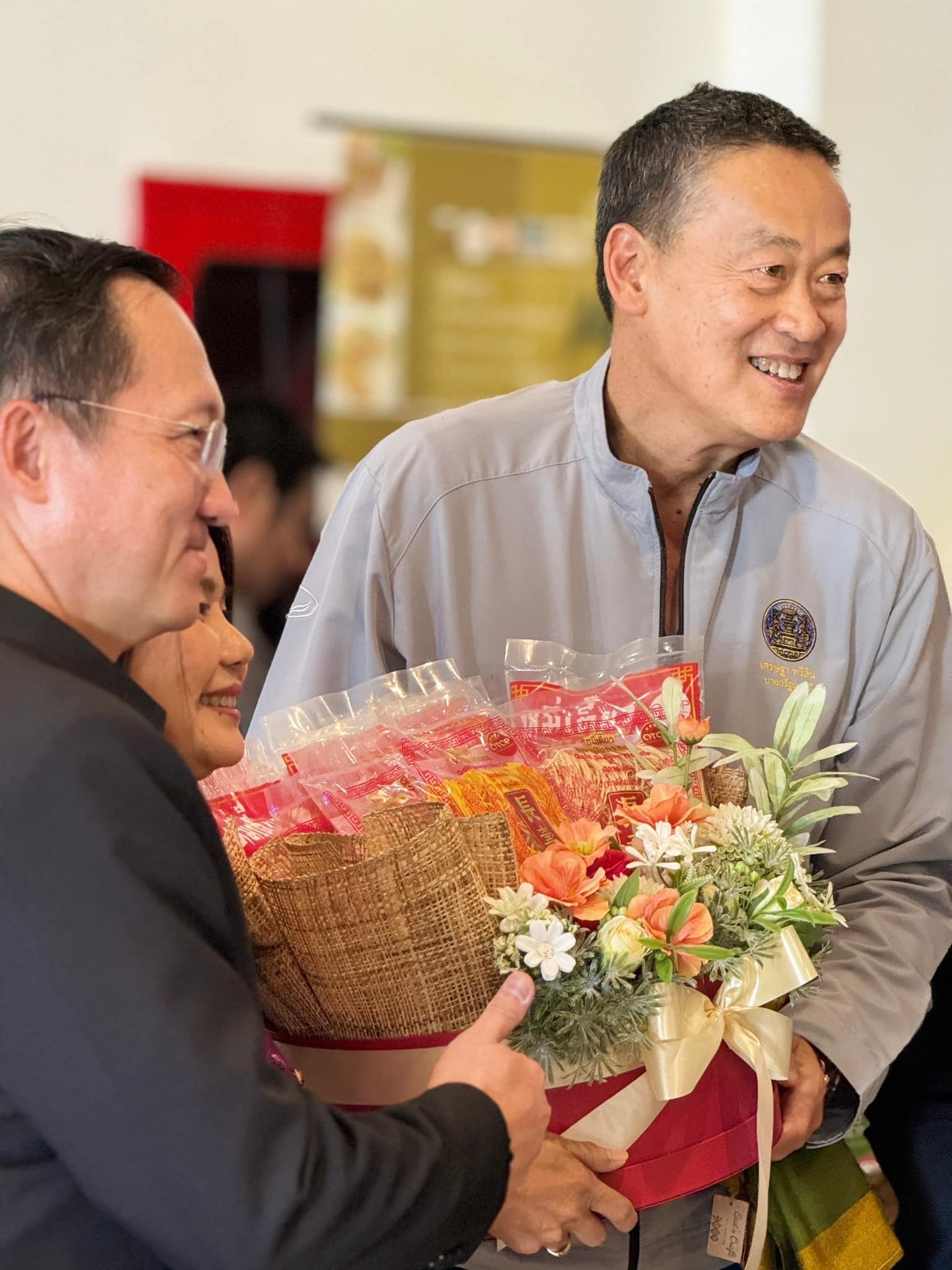 📣 ราชบุรี สุดปลื้ม โชว์สินค้าโอทอปต้อนรับนายเศรษฐา ทวีสิน นายกรัฐมนตรี และคณะตรวจราชการ ทัวร์นกขมิ้นบุรีที่ 3 เยี่ยมชมให้กำลังใจบูธสินค้า OTOP และผลิตภัณฑ์ชุมชน ของดีจังหวัดราชบุรี