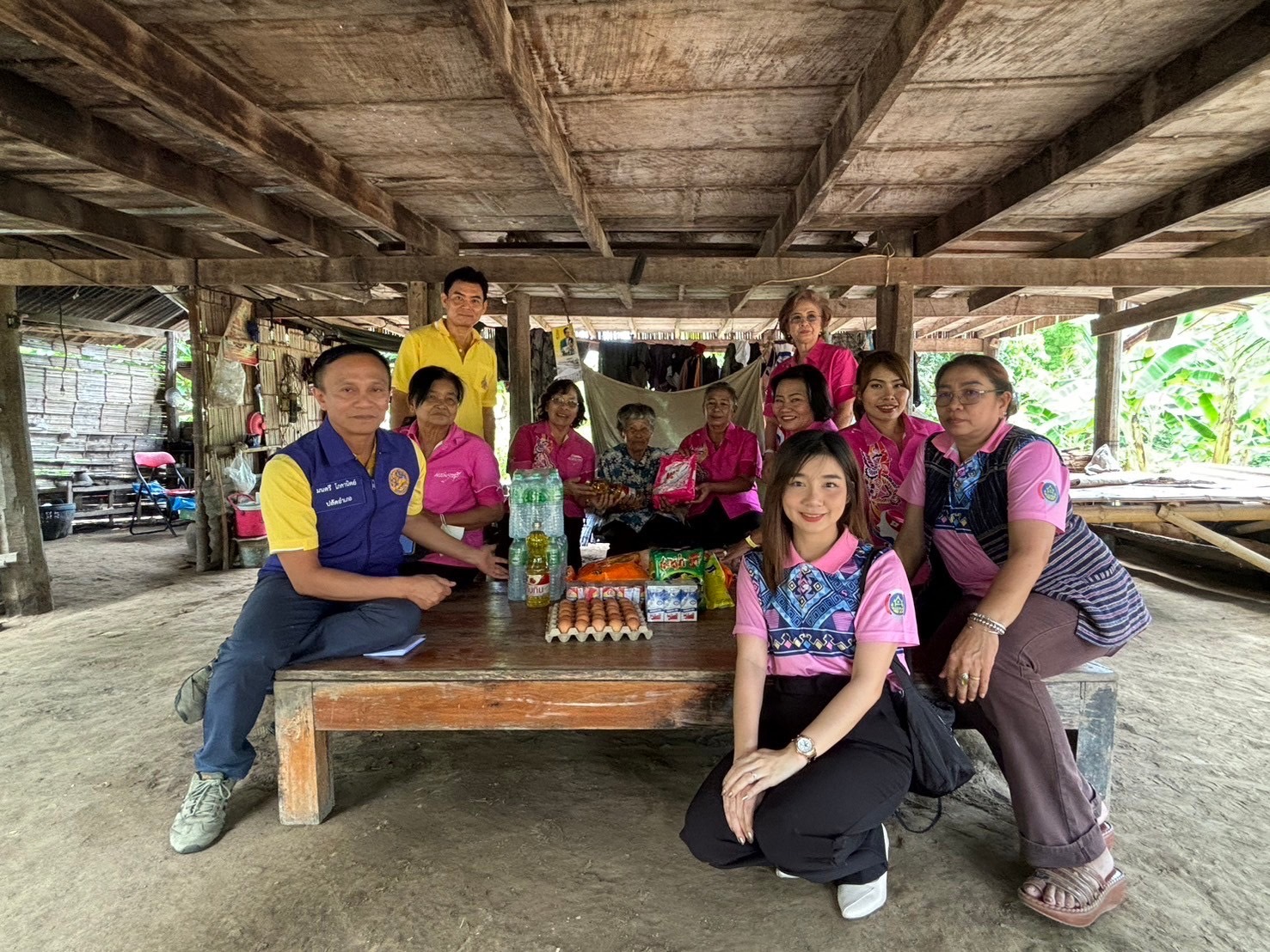 💢 พช.บ้านคา ร่วมกับ คณะกรรมการพัฒนาสตรี จังหวัดราชบุรี มอบเครื่องอุปโภค บริโภคให้กับ ครัวเรือนยากจน เป้าหมายในระบบ TPMAP