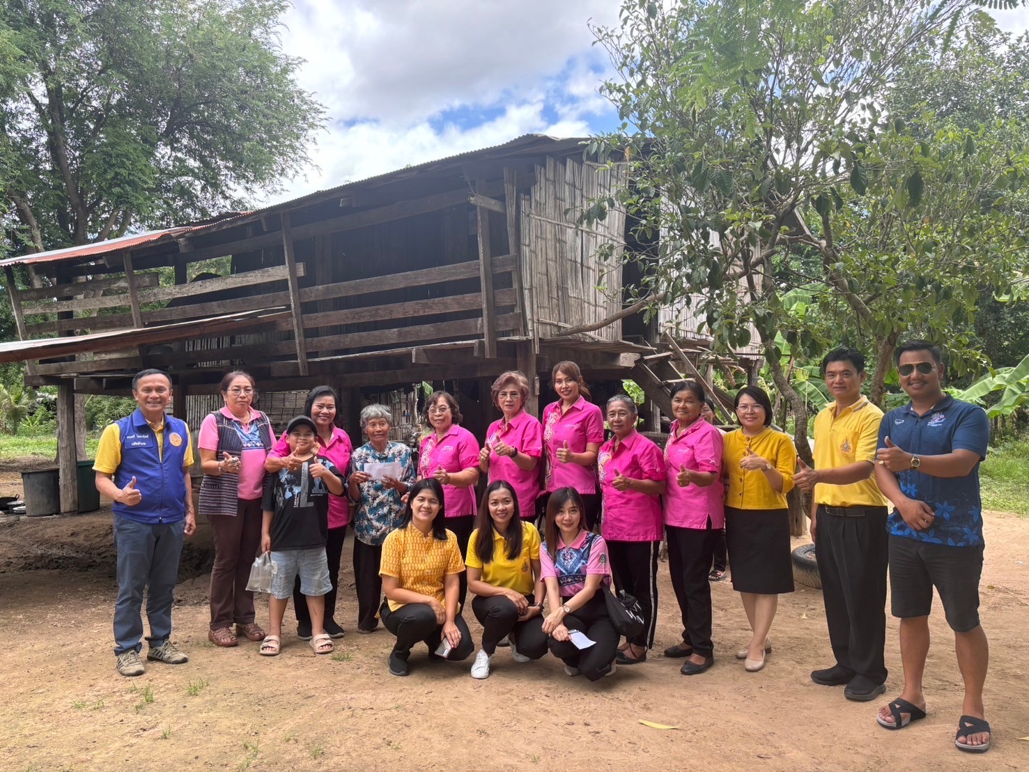 💢 พช.บ้านคา ร่วมกับ คณะกรรมการพัฒนาสตรี จังหวัดราชบุรี มอบเครื่องอุปโภค บริโภคให้กับ ครัวเรือนยากจน เป้าหมายในระบบ TPMAP