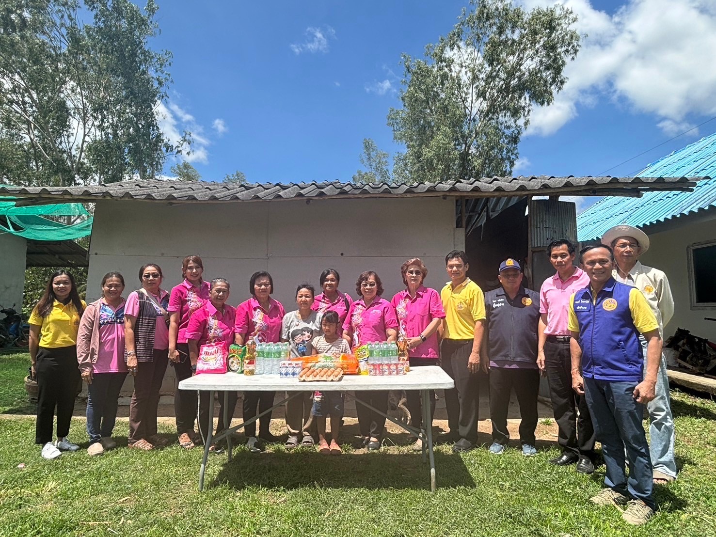 💢 พช.บ้านคา ร่วมกับ คณะกรรมการพัฒนาสตรี จังหวัดราชบุรี มอบเครื่องอุปโภค บริโภคให้กับ ครัวเรือนยากจน เป้าหมายในระบบ TPMAP