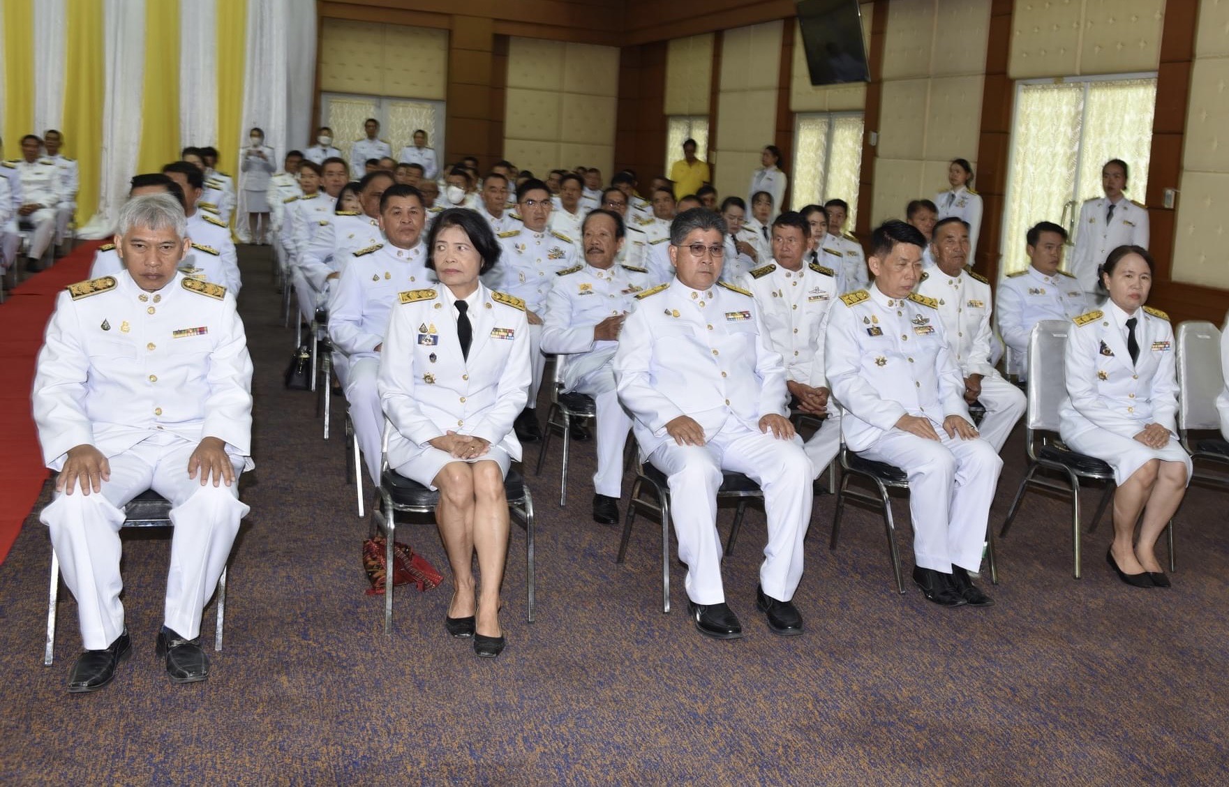 📣 พช.ราชบุรี ร่วมพิธีรับพระราชทานพระบรมฉายาลักษณ์ พระบาทสมเด็จพระเจ้าอยู่หัวที่ฉายกับสมเด็จพระนางเจ้าฯ พระบรมราชินี