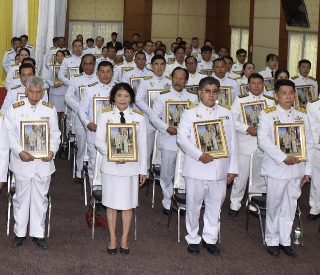 📣 พช.ราชบุรี ร่วมพิธีรับพระราชทานพระบรมฉายาลักษณ์ พระบาทสมเด็จพระเจ้าอยู่หัวที่ฉายกับสมเด็จพระนางเจ้าฯ พระบรมราชินี