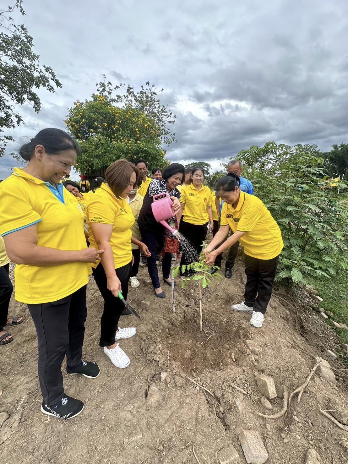 📣 จังหวัดราชบุรี ลงพื้นที่ตรวจเยี่ยม และติดตามผลการดำเนินงานกิจกรรมการสร้างความมั่นคงทางอาหาร “บ้านนี้มีรักปลูกผักกินเอง ทางนี้มีผลผู้คนรักกัน” ตามแนวพระราชดำริกรมสมเด็จพระเทพรัตนราชสุดาฯ สยามบรมราชกุมารี สู่การปฏิบัติ