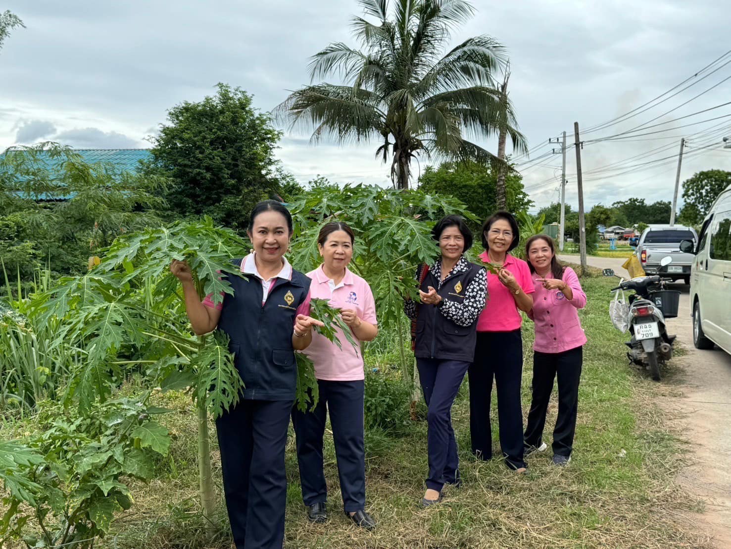 📣 จังหวัดราชบุรี ลงพื้นที่ตรวจเยี่ยม และติดตามผลการดำเนินงานกิจกรรมการสร้างความมั่นคงทางอาหาร “บ้านนี้มีรักปลูกผักกินเอง ทางนี้มีผลผู้คนรักกัน” ตามแนวพระราชดำริกรมสมเด็จพระเทพรัตนราชสุดาฯ สยามบรมราชกุมารี สู่การปฏิบัติ