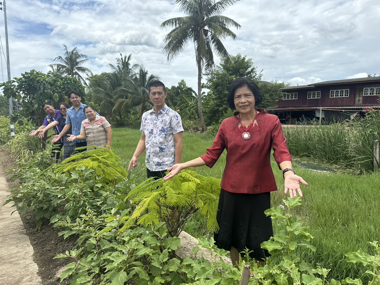 📣 พช.ราชบุรี ลงพื้นที่ตรวจเยี่ยม และติดตามผลการดำเนินงานกิจกรรมการสร้างความมั่นคงทางอาหาร “บ้านนี้มีรักปลูกผักกินเอง ทางนี้มีผลผู้คนรักกัน” ตามแนวพระราชดำริกรมสมเด็จพระเทพรัตนราชสุดาฯ สยามบรมราชกุมารี สู่การปฏิบัติ