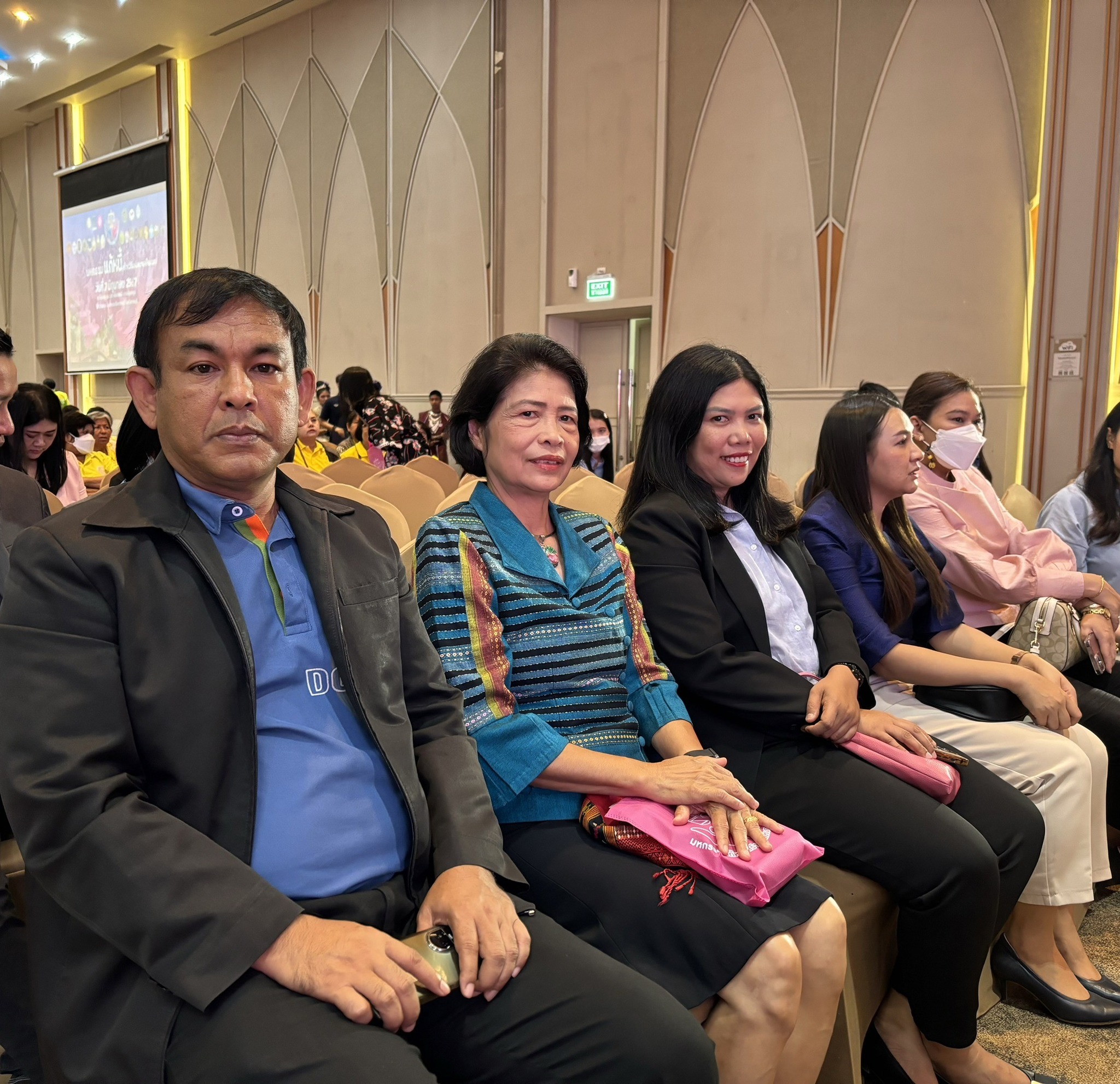 พช.ราชบุรี ร่วมพิธีเปิดโครงการ “มหกรรมแก้หนี้ สร้างวิถีแห่งความเป็นธรรม” จังหวัดราชบุรี