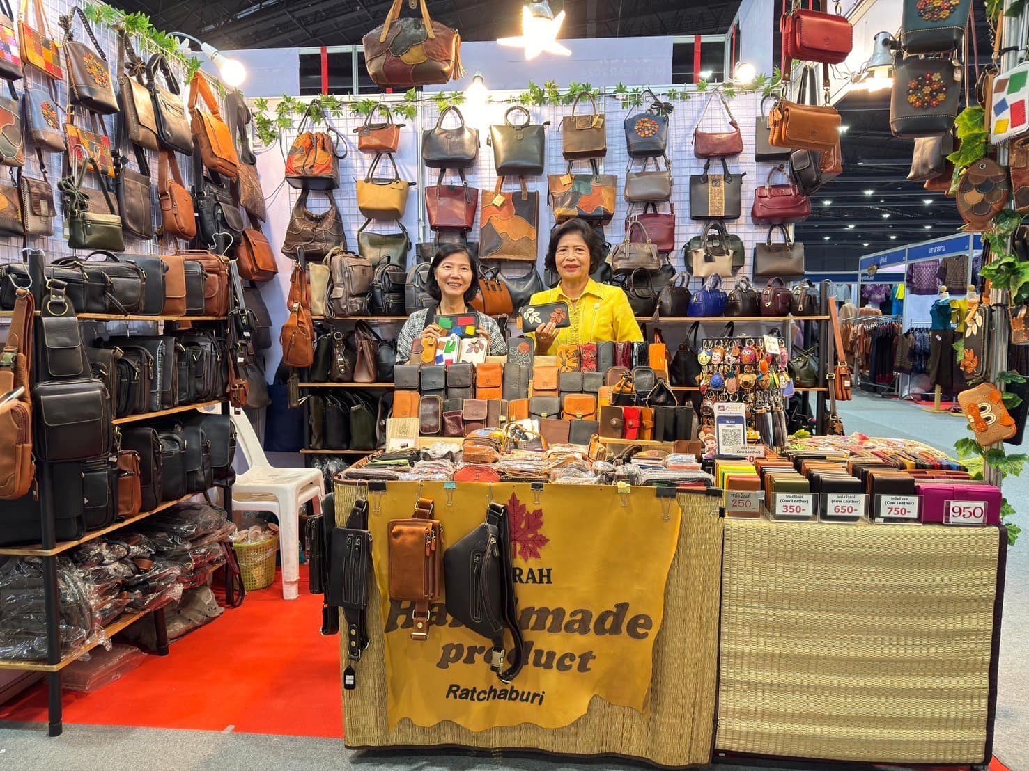 📣 จังหวัดราชบุรี ร่วมพิธีเปิดงาน “OTOP Midyear 2024 หลากหลายผลิตภัณฑ์ สีสันภูมิ ปัญญาไทย” พร้อมทั้งตรวจเยี่ยม ให้กำลังใจ ผู้ประกอบการ OTOP จังหวัดราชบุรี