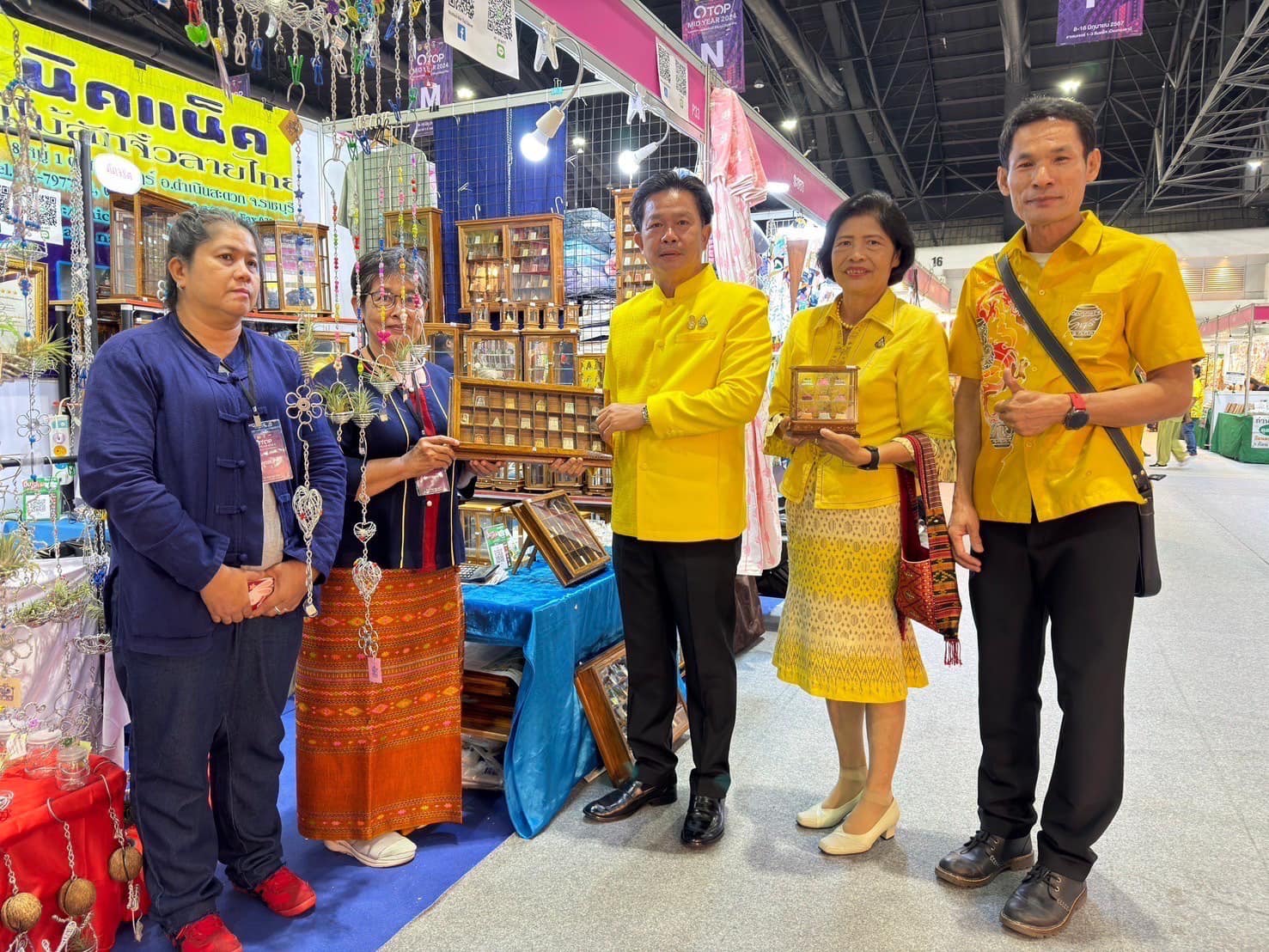 📣 จังหวัดราชบุรี ร่วมพิธีเปิดงาน “OTOP Midyear 2024 หลากหลายผลิตภัณฑ์ สีสันภูมิ ปัญญาไทย” พร้อมทั้งตรวจเยี่ยม ให้กำลังใจ ผู้ประกอบการ OTOP จังหวัดราชบุรี