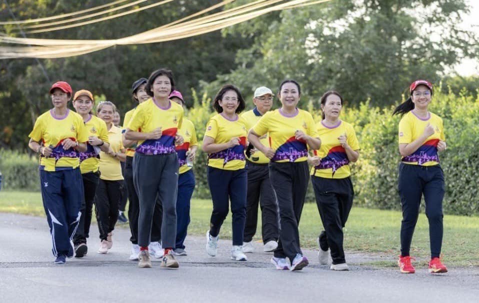 พช.ราชบุรี สร้างพลังกาย เสริมพลังใจ ชาว พช.ราชบุรีสุขภาพดี ร่วมกิจกรรม “ผู้ว่าฯ พาออกกำลังกาย” ณ อุทยานหินเขางู จังหวัดราชบุรี
