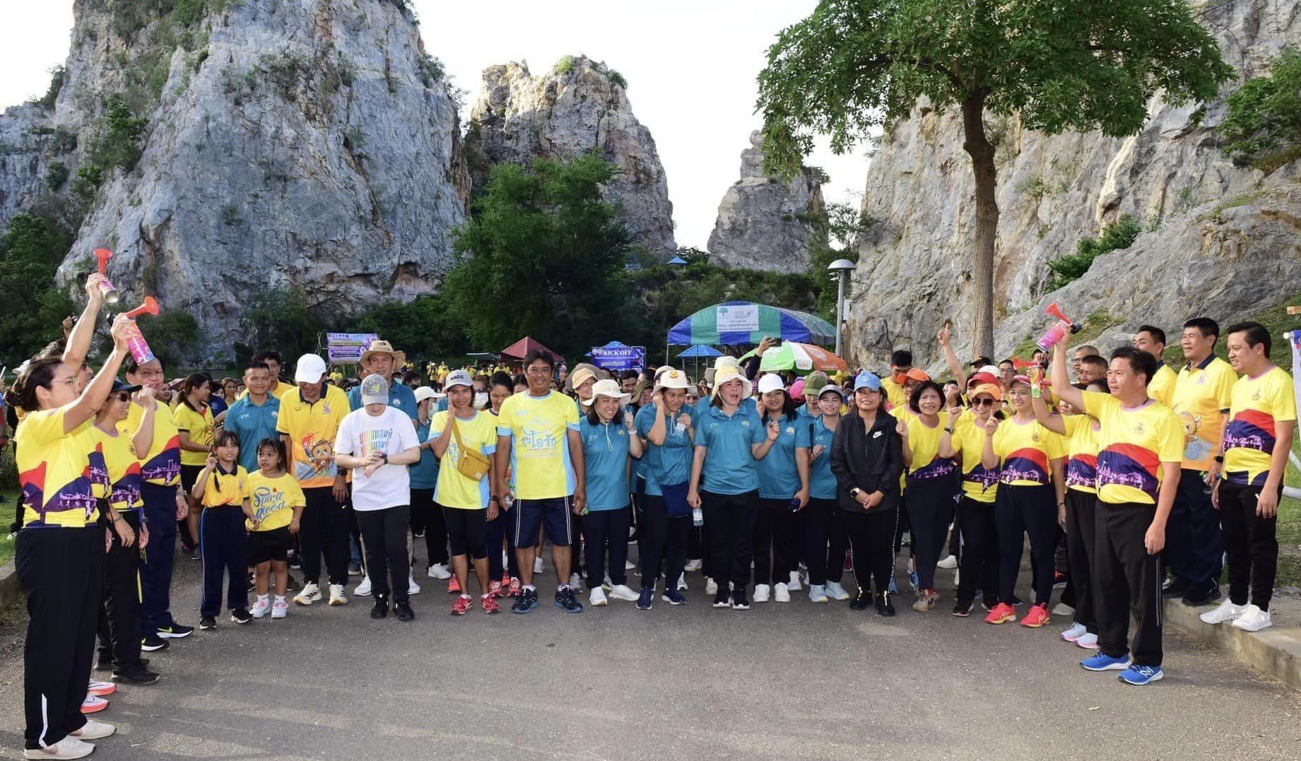 พช.ราชบุรี สร้างพลังกาย เสริมพลังใจ ชาว พช.ราชบุรีสุขภาพดี ร่วมกิจกรรม “ผู้ว่าฯ พาออกกำลังกาย” ณ อุทยานหินเขางู จังหวัดราชบุรี