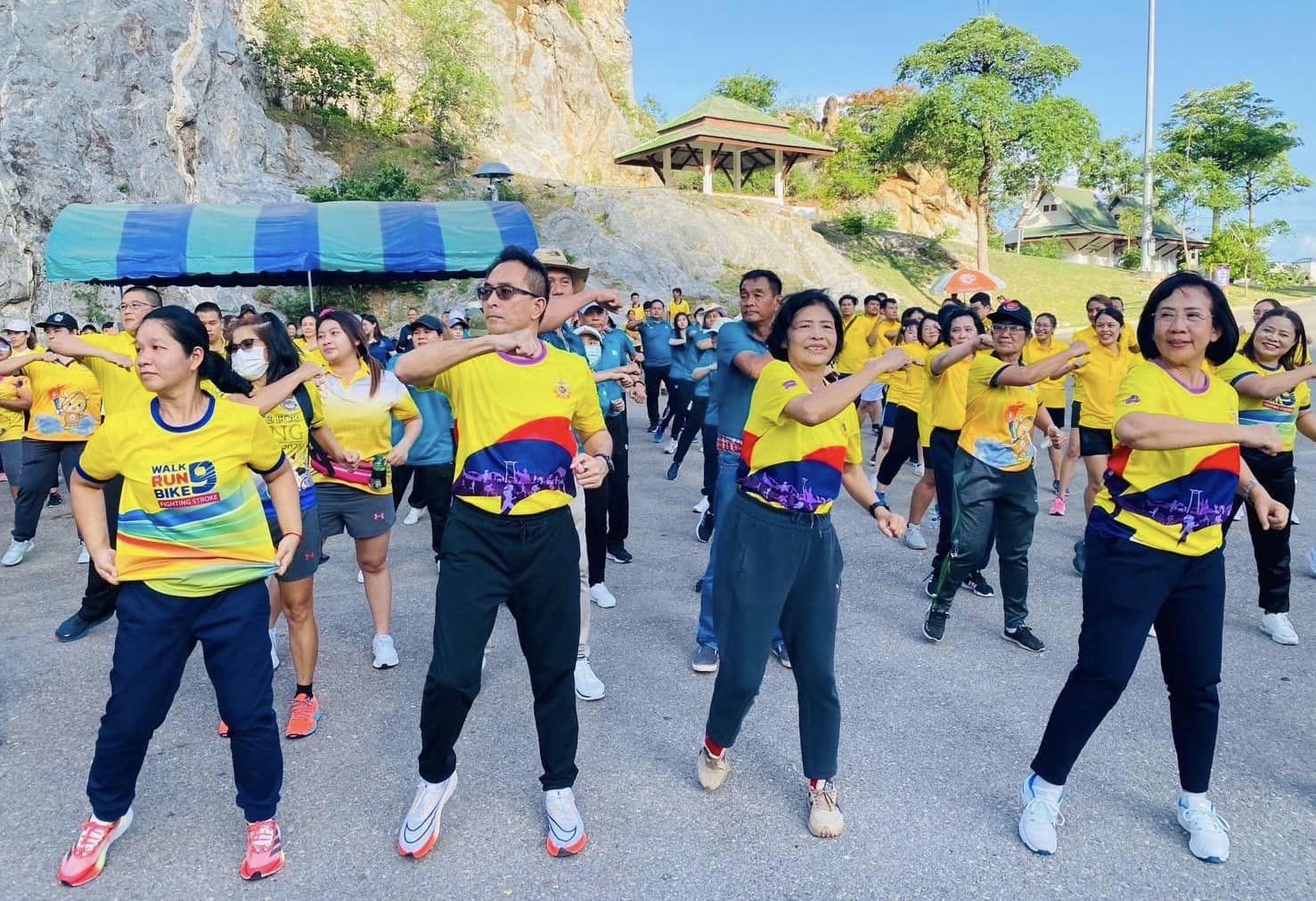 พช.ราชบุรี สร้างพลังกาย เสริมพลังใจ ชาว พช.ราชบุรีสุขภาพดี ร่วมกิจกรรม “ผู้ว่าฯ พาออกกำลังกาย” ณ อุทยานหินเขางู จังหวัดราชบุรี