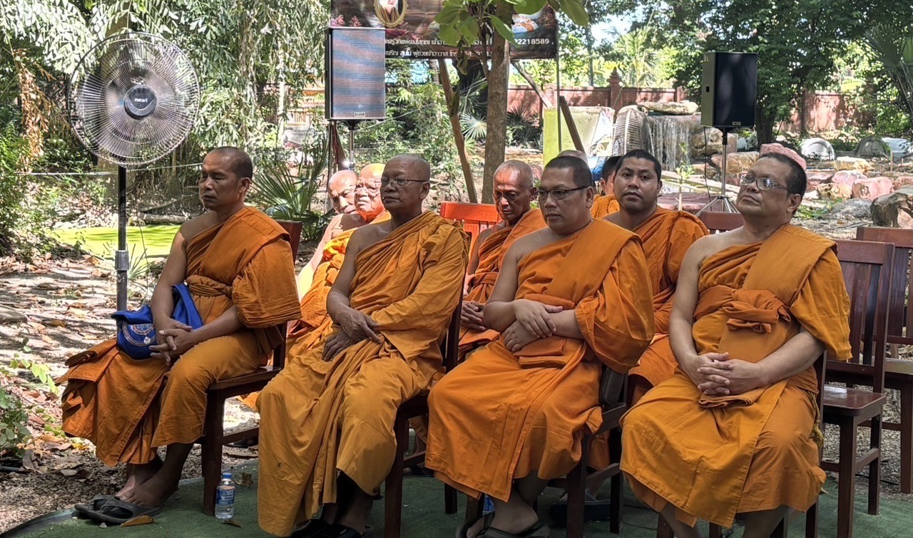 พช.ราชบุรี จัดกิจกรรม “เอามื้อสามัคคี สร้างความมั่นคงทางอาหาร ปลูกผักสวนครัว จากวัดสู่ชุมชน” ขับเคลื่อนการน้อมนำแนวพระราชดำริของสมเด็จพระกนิษฐาธิราชเจ้า กรมสมเด็จพระเทพรัตนราชสุดาฯ สยามบรมราชกุมารี สู่การปฏิบัติ