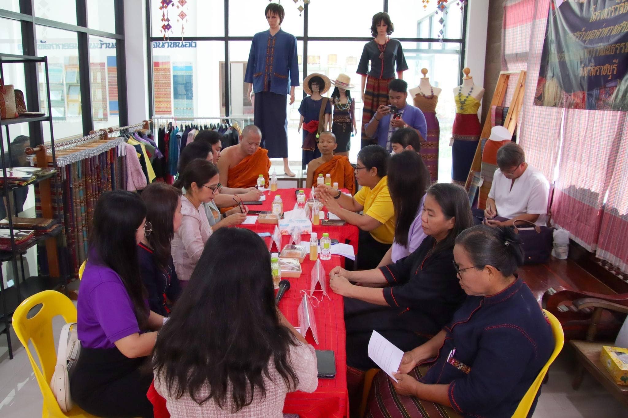 พช.ราชบุรี เข้าร่วมการเสวนา การสร้างมูลค่าทางเศรษฐกิจให้กับมรดกภูมิปัญญาทางวัฒนธรรมผ้าทอไทยวน จังหวัดราชบุรี