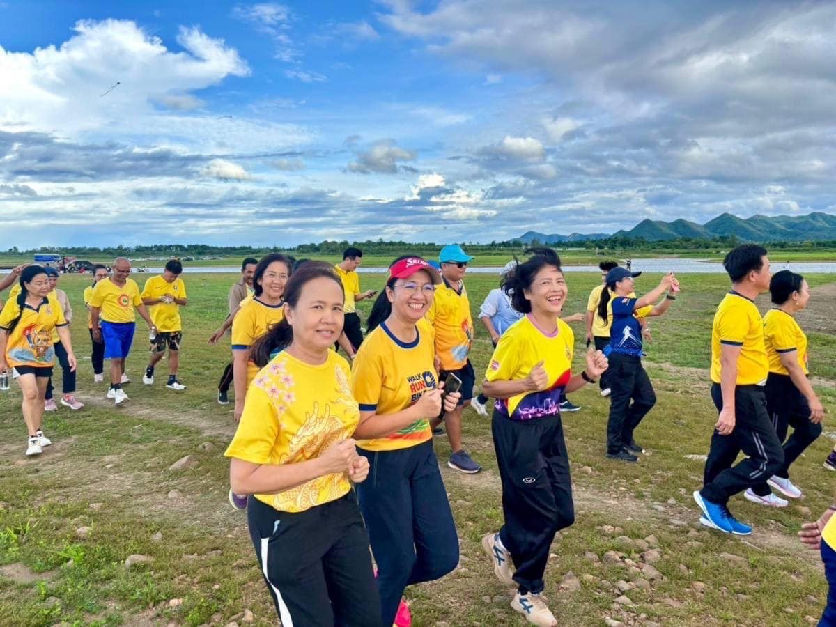 พช.ราชบุรี สร้างพลังกาย เสริมพลังใจ ชาว พช.ราชบุรีสุขภาพดี ร่วมกิจกรรม “ผู้ว่าฯ พาออกกำลังกาย” ครั้งที่ 8 ณ อ่างเก็บน้ำสำนักห้วยไม้เต็ง จังหวัดราชบุรี