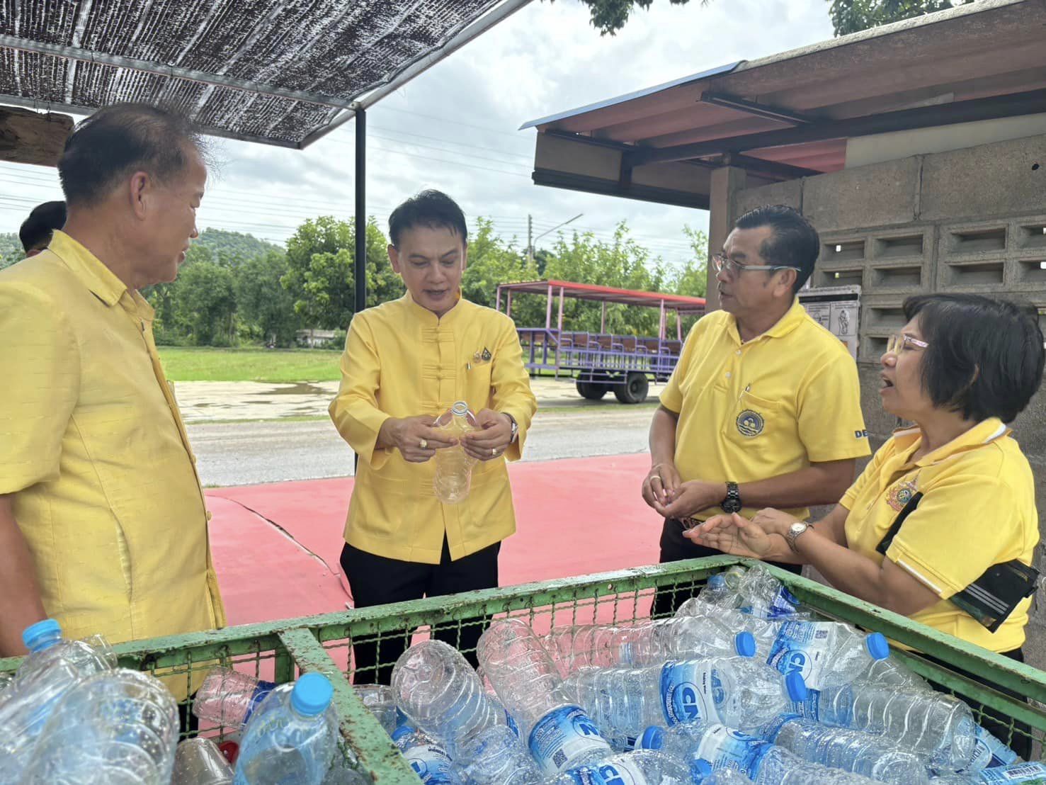 📣 ผู้ตรวจราชการกรมพัฒนาชุมชน ลงพื้นที่ตรวจเยี่ยมและติดตามการดำเนินงานของศูนย์สารสนเทศตำบลต้นแบบเพื่อพัฒนาคุณภาพชีวิตตำบลเขาขลุง อำเภอบ้านโป่ง จังหวัดราชบุรี ⏰ วันจันทร์ที่ 15 กรกฎาคม 2567 ณ บ้านหนองไม้เฝ้า หมู่ที่ 4 ตำบลเขาขลุง อำเภอบ้านโป่ง จังหวัดราชบุรี