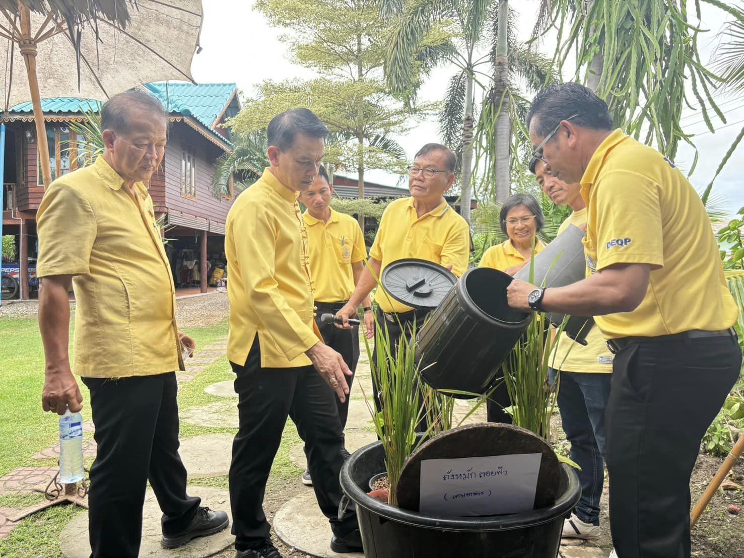 📣 ผู้ตรวจราชการกรมพัฒนาชุมชน ลงพื้นที่ตรวจเยี่ยมและติดตามการดำเนินงานของศูนย์สารสนเทศตำบลต้นแบบเพื่อพัฒนาคุณภาพชีวิตตำบลเขาขลุง อำเภอบ้านโป่ง จังหวัดราชบุรี ⏰ วันจันทร์ที่ 15 กรกฎาคม 2567 ณ บ้านหนองไม้เฝ้า หมู่ที่ 4 ตำบลเขาขลุง อำเภอบ้านโป่ง จังหวัดราชบุรี