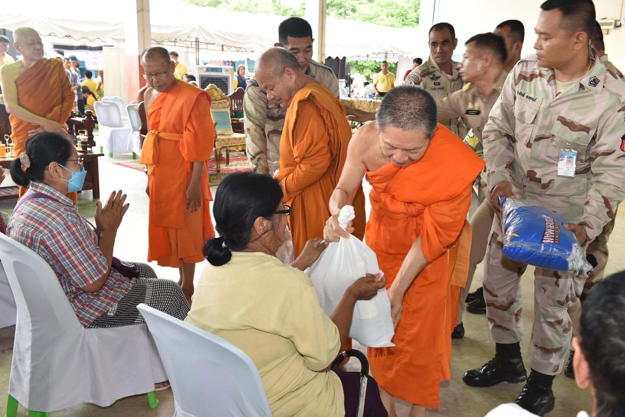 📣 พช.ราชบุรี เข้าร่วมกิจกรรมปกป้องและเชิดชูสถาบันพระมหากษัตริย์ พร้อมออกหน่วยบริการเคลื่อนที่และหน่วยแพทย์เคลื่อนที่ พอ.สว. ที่อำเภอวัดเพลง