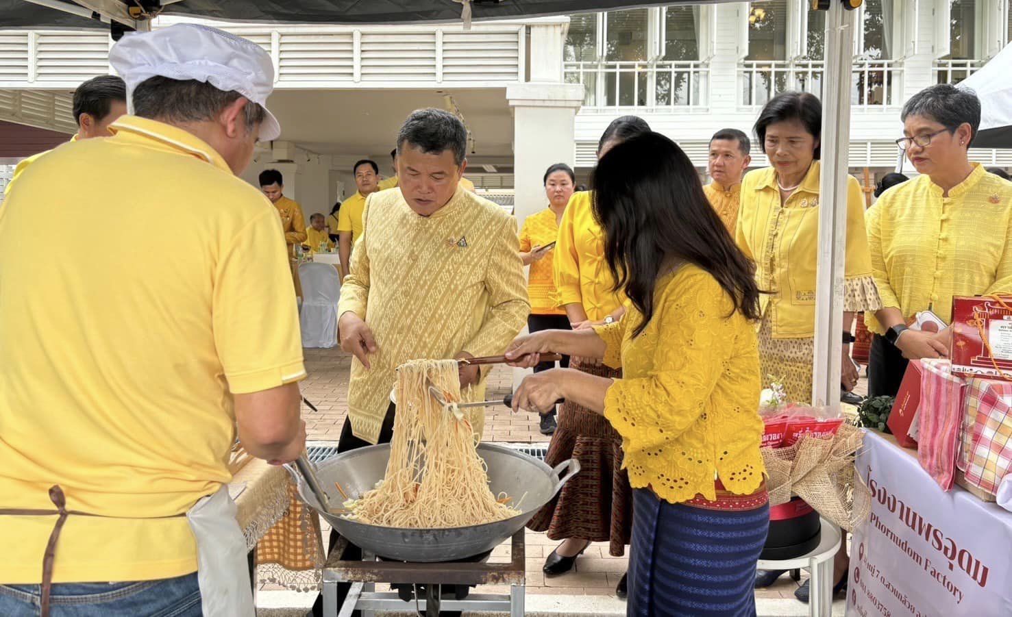 ปลัดกระทรวงมหาดไทยเปิดศูนย์ศิลปวัฒนธรรมหลวงยกกระบัตรเมืองราชบุรี พร้อมเยี่ยมชม ให้กำลังใจ ผู้ผลิตผู้ประกอบการ OTOP จัดบูธแสดงสินค้าโอทอปและโอทอปชวนชิม