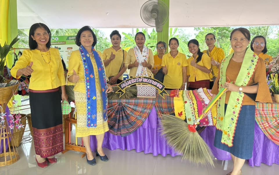 ปลัดกระทรวงมหาดไทย ตรวจติดตามการขับเคลื่อนโครงการหมู่บ้านยั่งยืน (Sustainable Village) บ้านหนองไม้เขว้า จังหวัดราชบุรี