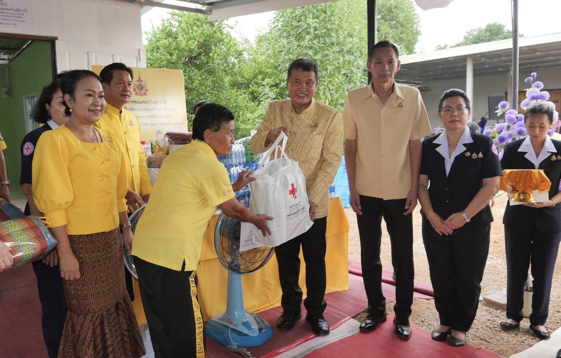 ปลัดกระทรวงมหาดไทยมอบบ้านตามโครงการซ่อมแซมบ้านผู้ยากไร้ เฉลิมพระเกียรติพระบาทสมเด็จพระเจ้าอยู่หัว เนื่องในโอกาสพระราชพิธีมหามงคลเฉลิมพระชนมพรรษา 6 รอบ 28 กรกฎาคม 2567