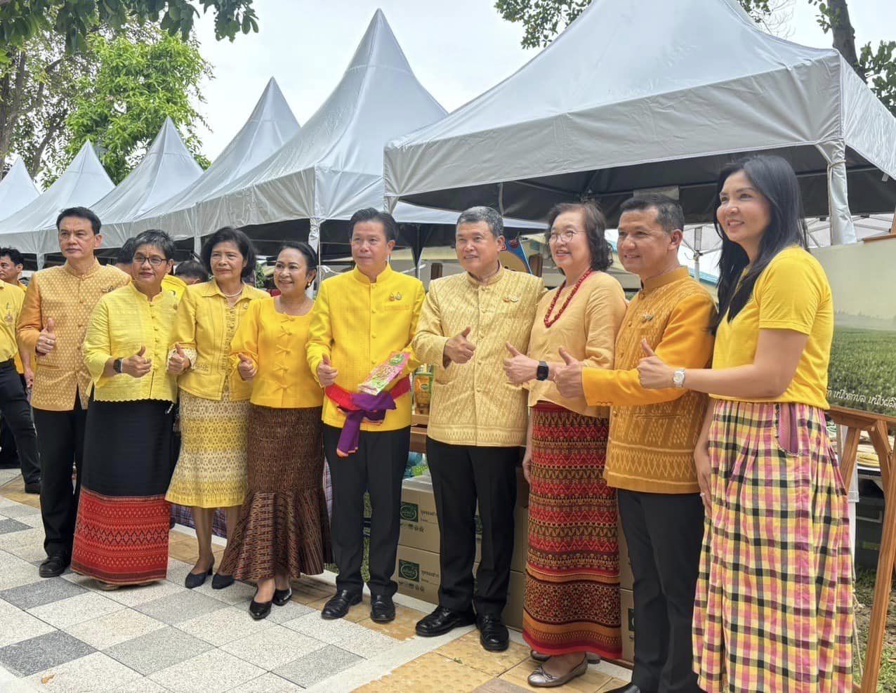 ปลัดกระทรวงมหาดไทยเปิดศูนย์ศิลปวัฒนธรรมหลวงยกกระบัตรเมืองราชบุรี พร้อมเยี่ยมชม ให้กำลังใจ ผู้ผลิตผู้ประกอบการ OTOP จัดบูธแสดงสินค้าโอทอปและโอทอปชวนชิม