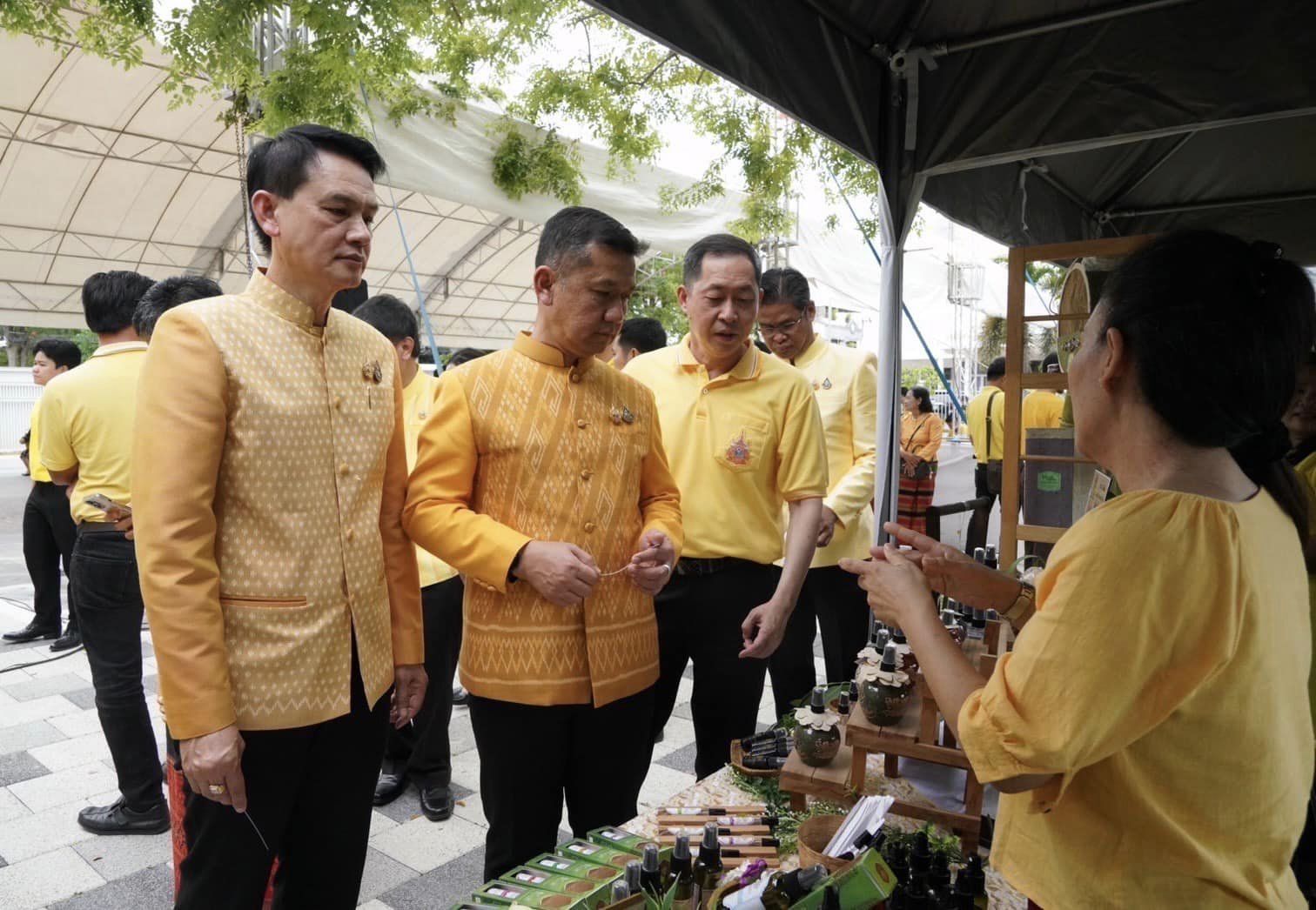 ปลัดกระทรวงมหาดไทยเปิดศูนย์ศิลปวัฒนธรรมหลวงยกกระบัตรเมืองราชบุรี พร้อมเยี่ยมชม ให้กำลังใจ ผู้ผลิตผู้ประกอบการ OTOP จัดบูธแสดงสินค้าโอทอปและโอทอปชวนชิม
