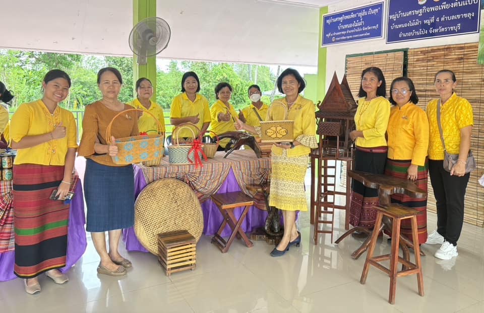 ปลัดกระทรวงมหาดไทย ตรวจติดตามการขับเคลื่อนโครงการหมู่บ้านยั่งยืน (Sustainable Village) บ้านหนองไม้เขว้า จังหวัดราชบุรี