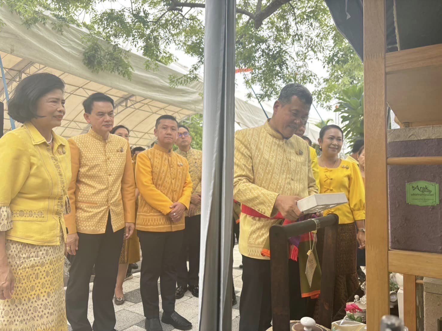 ปลัดกระทรวงมหาดไทยเปิดศูนย์ศิลปวัฒนธรรมหลวงยกกระบัตรเมืองราชบุรี พร้อมเยี่ยมชม ให้กำลังใจ ผู้ผลิตผู้ประกอบการ OTOP จัดบูธแสดงสินค้าโอทอปและโอทอปชวนชิม