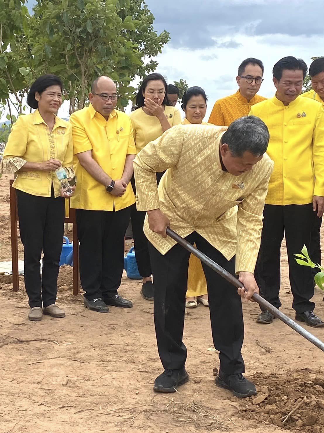 ปลัดกระทรวงมหาดไทยเป็นประธานในกิจกรรมปลูกต้นไม้เฉลิมพระเกียรติพระบาทสมเด็จพระเจ้าอยู่หัว เนื่องในโอกาสมหามงคล เฉลิมพระชนมพรรษา 6 รอบ 28 กรกฎาคม 2567
