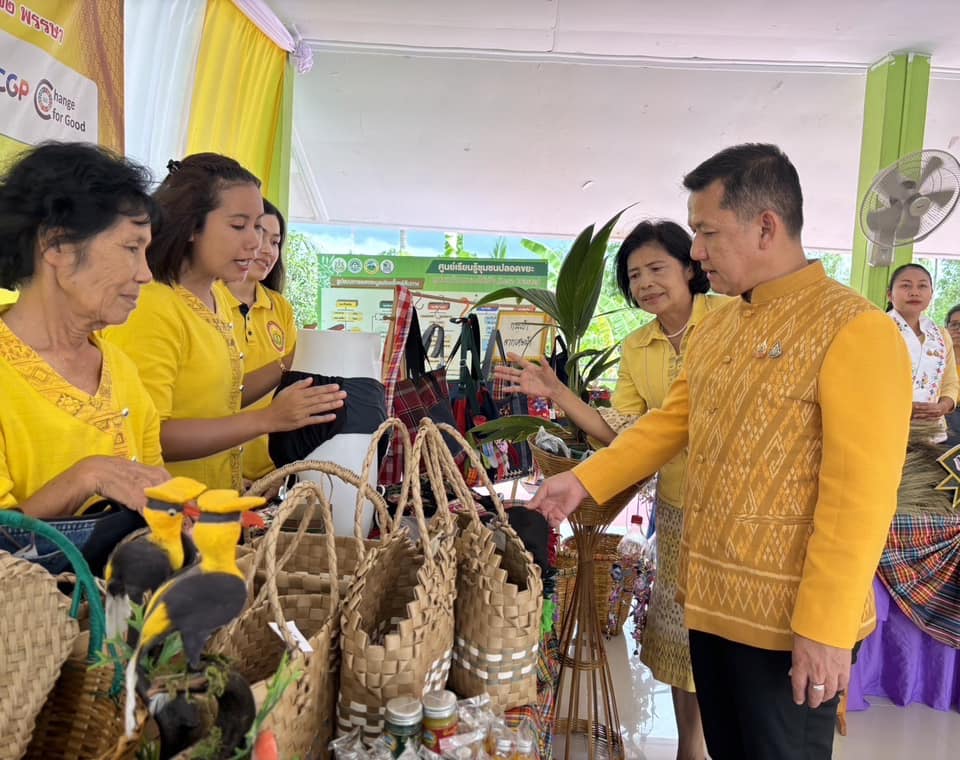 ปลัดกระทรวงมหาดไทย ตรวจติดตามการขับเคลื่อนโครงการหมู่บ้านยั่งยืน (Sustainable Village) บ้านหนองไม้เขว้า จังหวัดราชบุรี