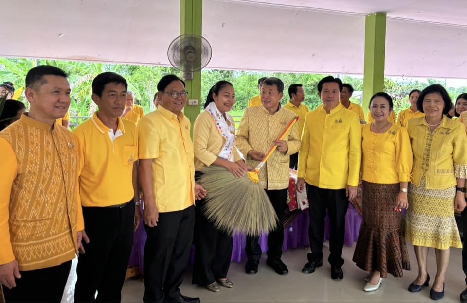 ปลัดกระทรวงมหาดไทย ตรวจติดตามการขับเคลื่อนโครงการหมู่บ้านยั่งยืน (Sustainable Village) บ้านหนองไม้เขว้า จังหวัดราชบุรี