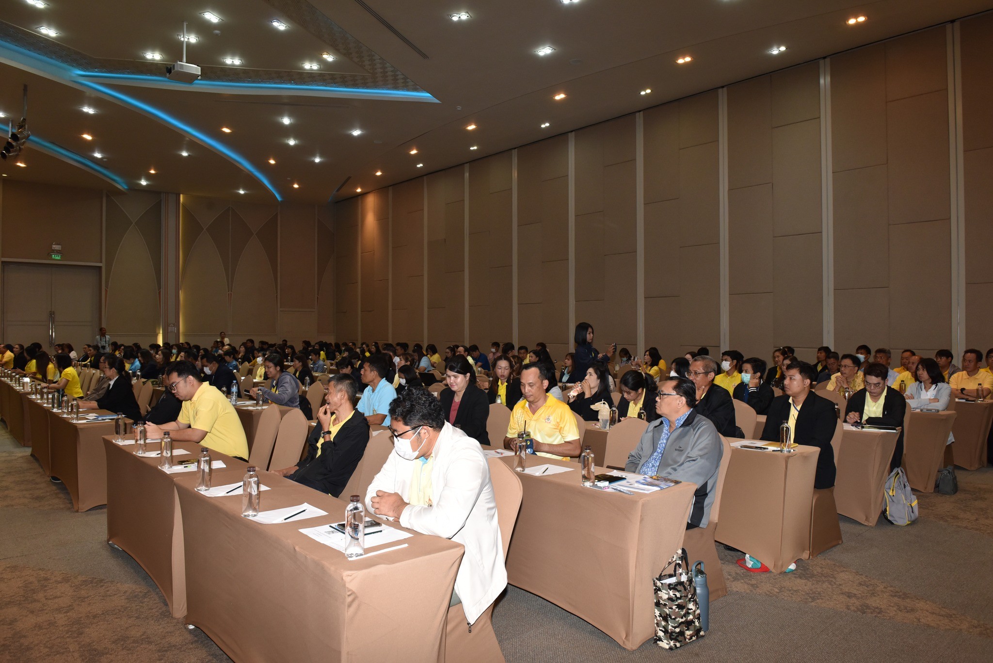 📣 พช.ราชบุรี ร่วมพิธีเปิดโครงการเสริมสร้างคุณธรรม จริยธรรม ในการปฏิบัติราชการและการดำเนินชีวิตให้แก่บุคลากรภาครัฐเพื่อป้องกันและต่อต้านการทุจริต