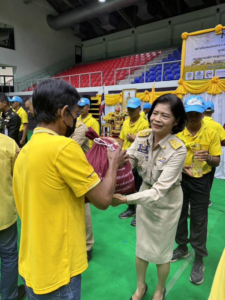 📣 มูลนิธิ มิราเคิล ออฟไลฟ์ มอบถุงยังชีพตามโครงการ “น้ำพระทัยพระราชทาน” และโครงการ “หนึ่งใจ…ช่วยเหลือผู้ประสบภัย” ให้แก่ราษฎรที่ประสบปัญหาเดือดร้อนในพื้นที่จ.ราชบุ