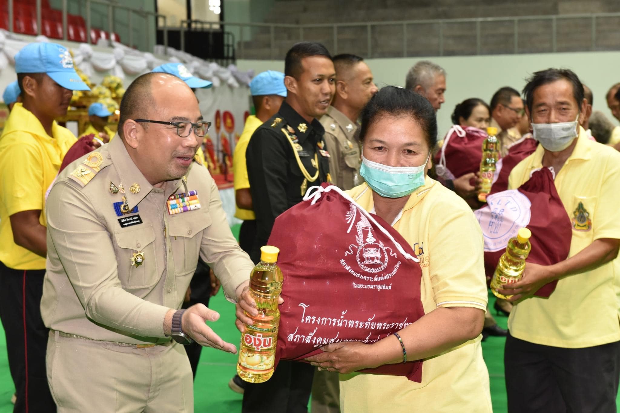 📣 มูลนิธิ มิราเคิล ออฟไลฟ์ มอบถุงยังชีพตามโครงการ “น้ำพระทัยพระราชทาน” และโครงการ “หนึ่งใจ…ช่วยเหลือผู้ประสบภัย” ให้แก่ราษฎรที่ประสบปัญหาเดือดร้อนในพื้นที่จ.ราชบุ