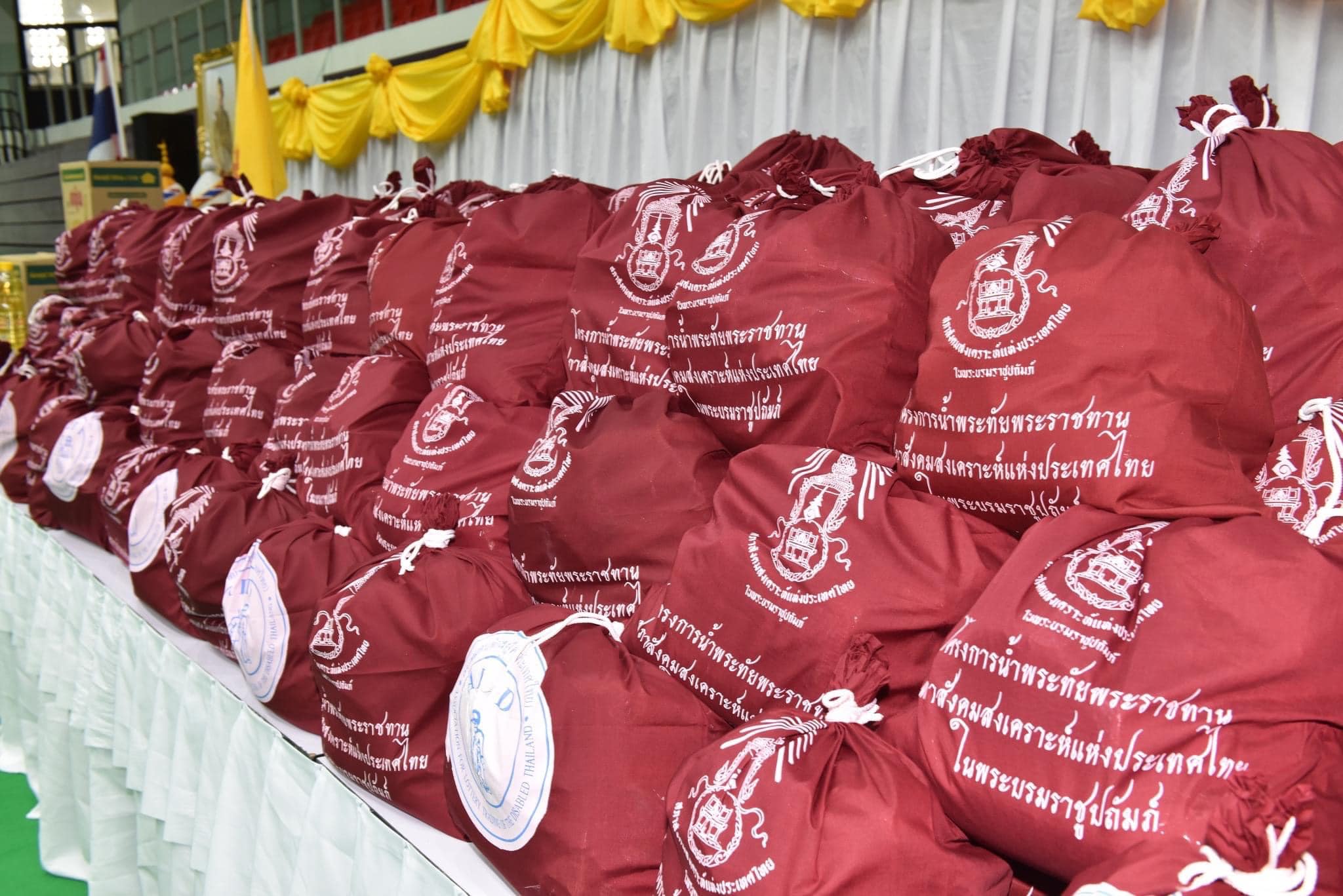 📣 มูลนิธิ มิราเคิล ออฟไลฟ์ มอบถุงยังชีพตามโครงการ “น้ำพระทัยพระราชทาน” และโครงการ “หนึ่งใจ…ช่วยเหลือผู้ประสบภัย” ให้แก่ราษฎรที่ประสบปัญหาเดือดร้อนในพื้นที่จ.ราชบุ