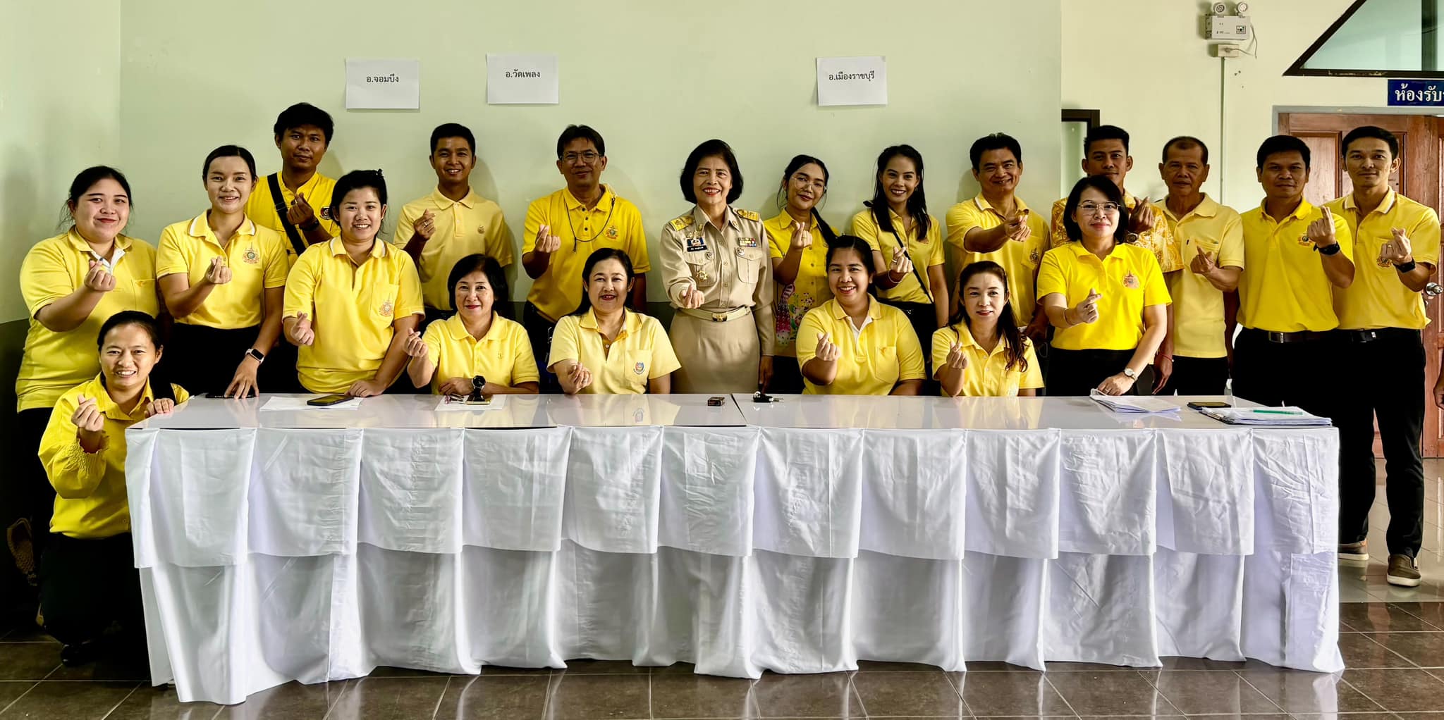 📣 มูลนิธิ มิราเคิล ออฟไลฟ์ มอบถุงยังชีพตามโครงการ “น้ำพระทัยพระราชทาน” และโครงการ “หนึ่งใจ…ช่วยเหลือผู้ประสบภัย” ให้แก่ราษฎรที่ประสบปัญหาเดือดร้อนในพื้นที่จ.ราชบุ