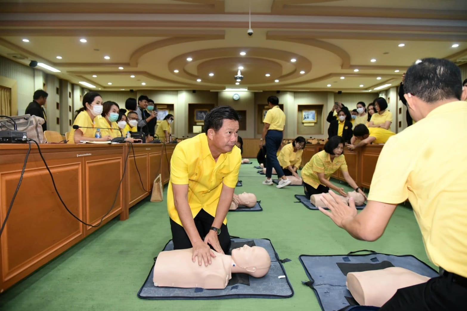 📣 พช. ราชบุรี ร่วมเปิดการอบรมให้ความรู้อุปกรณ์ทางการแพทย์ เครื่องฟื้นคืนคลื่นหัวใจด้วยไฟฟ้าแบบอัตโนมัติ (AED) และการช่วยชีวิตขั้นพื้นฐาน