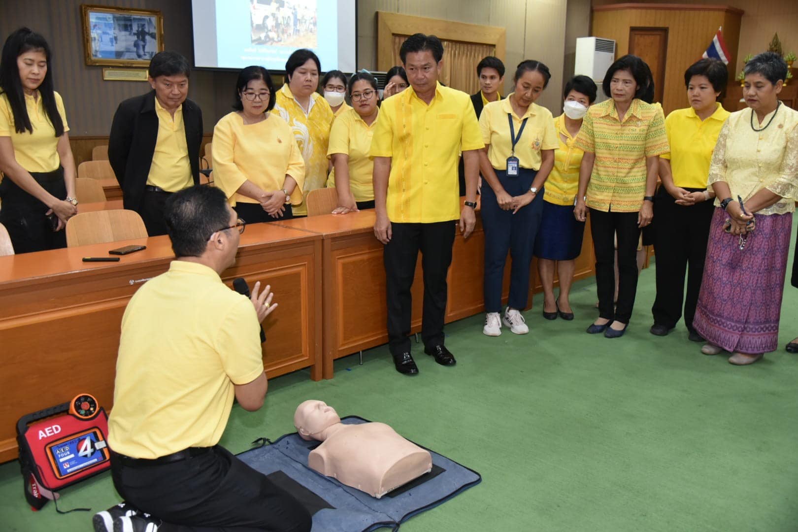 📣 พช. ราชบุรี ร่วมเปิดการอบรมให้ความรู้อุปกรณ์ทางการแพทย์ เครื่องฟื้นคืนคลื่นหัวใจด้วยไฟฟ้าแบบอัตโนมัติ (AED) และการช่วยชีวิตขั้นพื้นฐาน