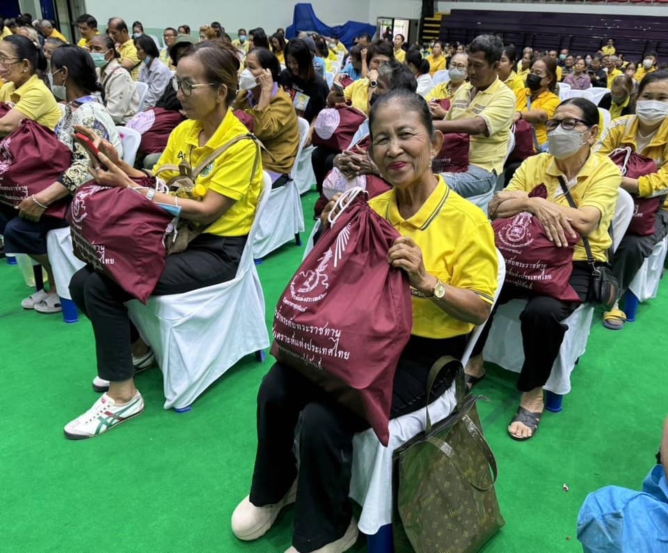 📣 มูลนิธิ มิราเคิล ออฟไลฟ์ มอบถุงยังชีพตามโครงการ “น้ำพระทัยพระราชทาน” และโครงการ “หนึ่งใจ…ช่วยเหลือผู้ประสบภัย” ให้แก่ราษฎรที่ประสบปัญหาเดือดร้อนในพื้นที่จ.ราชบุ